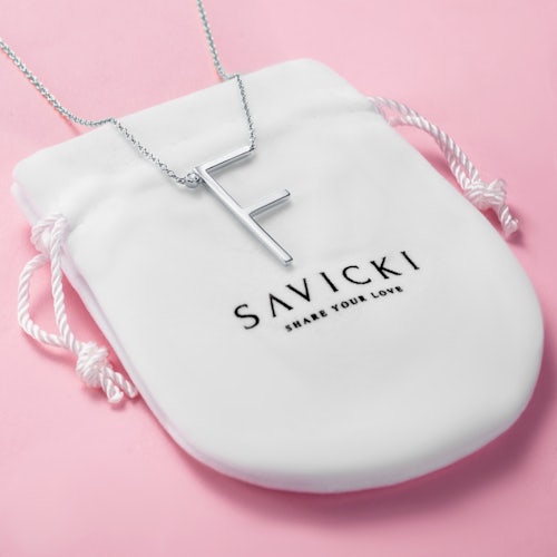 Naszyjnik celebrytka litera F Savicki: srebrny, biały szafir